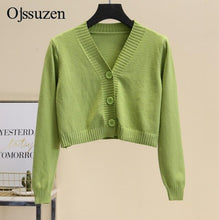 Load image into Gallery viewer, Femmes recadrée Cardigan chandails femme avec bouton noir blanc court pull col en V à manches longues pull femmes tricoté Cardigan